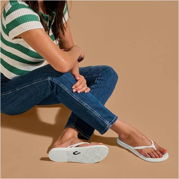 Olukai Aka Flip Flop Sandals Comfort Summer Beach Resortwear White Size 9 NWT - Picture 2 of 11